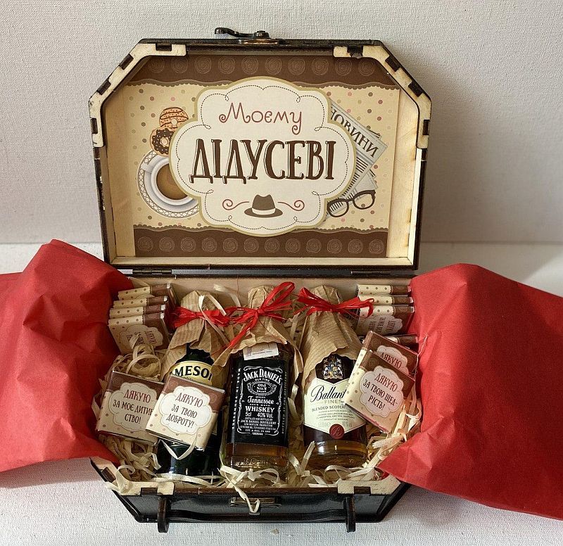 Подарунки дідусеві на День захисника