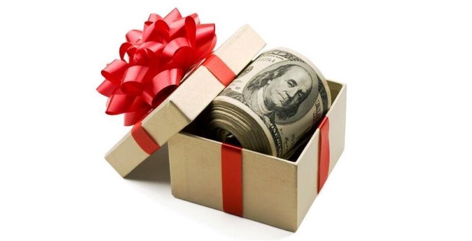 40 пам\'ятних подарунків колезі на пенсію ▷ Гідне завершення